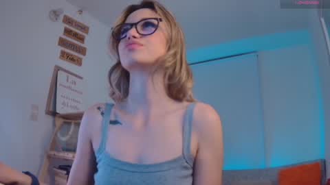 Snapshot of lucy_priincess chatting on 10, 1, 2025 lucy online show from 10, 1, 2025