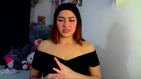 Snapshot of lucycherry__ chatting on 11, 3, 2025 LUCIA online show from 11, 3, 2025