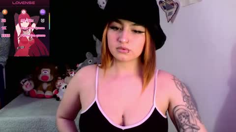 Snapshot of lucycherry__ chatting on 17, 10, 2025 LUCIA online show from 17, 10, 2025