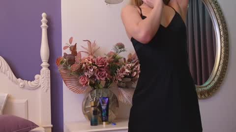 Lucy Lexton online show from 22, 12, 2024
