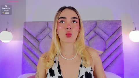 Lucy Vega online show from 3, 1, 2025