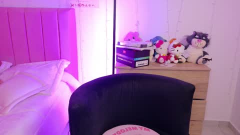 Snapshot of lucyy_peach chatting on 21, 10, 2025 LUCYY FROM HOME online show from 21, 10, 2025