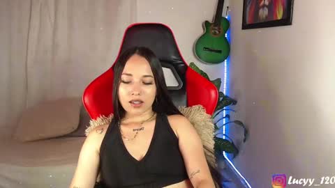 Snapshot of lucyy_rose chatting on 13, 1, 2025 o online show from 13, 1, 2025