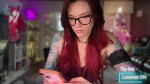 Luubeam             INSTA luubeammm TWITTER lunaisreallycu1 online show from 3, 2, 2026