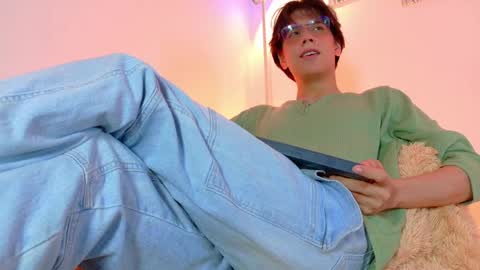 Snapshot of lui_x_dust chatting on 2, 4, 2026 Lui online show from 2, 4, 2026