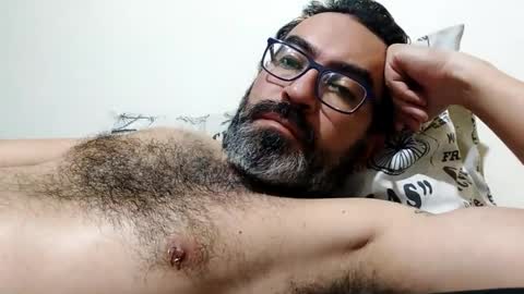 Snapshot of luis2988z chatting on 10, 10, 2025 Hairyman online show from 10, 10, 2025