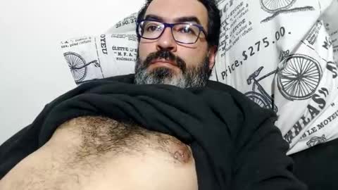 Snapshot of luis2988z chatting on 16, 10, 2025 Hairyman online show from 16, 10, 2025