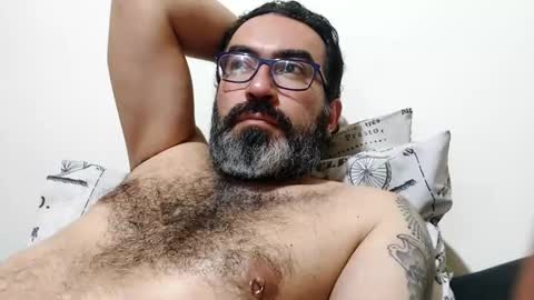 Snapshot of luis2988z chatting on 23, 10, 2025 Hairyman online show from 23, 10, 2025