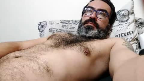 Snapshot of luis2988z chatting on 28, 10, 2025 Hairyman online show from 28, 10, 2025