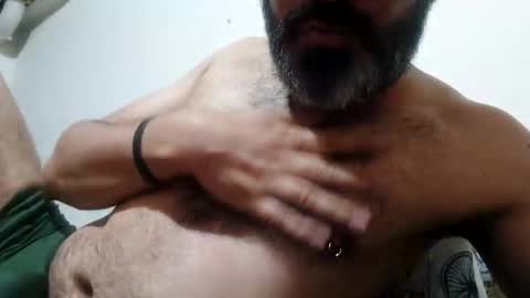 Snapshot of luis2988z chatting on 29, 10, 2025 Hairyman online show from 29, 10, 2025
