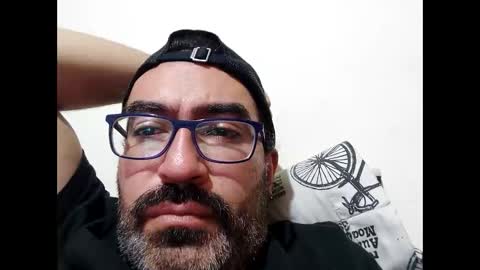 Snapshot of luis2988z chatting on 11, 11, 2025 Hairyman online show from 11, 11, 2025