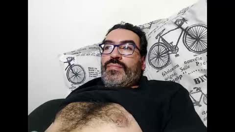 Snapshot of luis2988z chatting on 16, 11, 2025 Hairyman online show from 16, 11, 2025