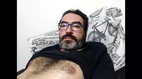 Snapshot of luis2988z chatting on 28, 11, 2025 Hairyman online show from 28, 11, 2025