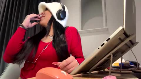 Luisa Monsters online show from 22, 10, 2025