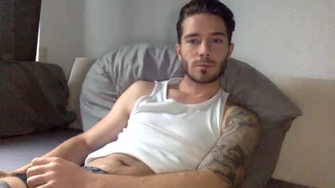 Snapshot of luisbadx chatting on 1, 1, 2025 Luis Badx online show from 1, 1, 2025