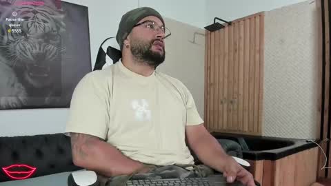 Snapshot of luke__09 chatting on 19, 2, 2025 LUKE online show from 19, 2, 2025