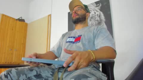 Snapshot of luke__09 chatting on 4, 10, 2025 LUKE online show from 4, 10, 2025