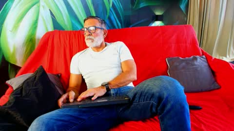 Snapshot of lukecrews chatting on 21, 9, 2025 Luke Crews online show from 21, 9, 2025