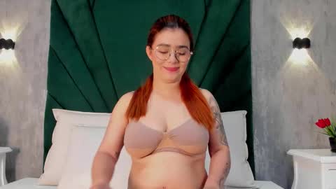 Snapshot of lulijones chatting on 22, 10, 2025 Luli Jones online show from 22, 10, 2025