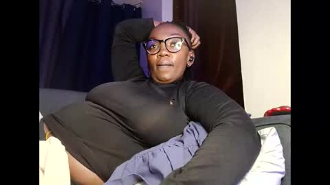 Snapshot of lulu_sparks1 chatting on 24, 11, 2025 lulu_sparks1 online show from 24, 11, 2025