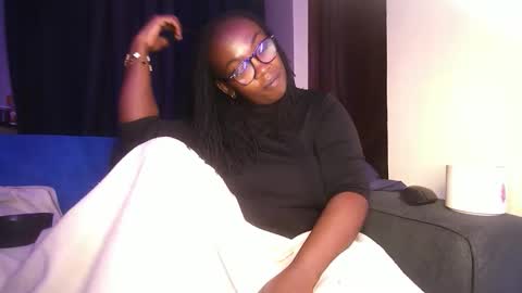 Snapshot of lulu_sparks1 chatting on 5, 12, 2025 lulu_sparks1 online show from 5, 12, 2025