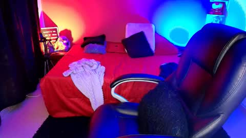 Snapshot of lulubigtitts chatting on 22, 10, 2025 LuluBigTitts online show from 22, 10, 2025