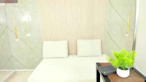 Snapshot of luminous__queen chatting on 2, 2, 2025 luminous__queen online show from 2, 2, 2025