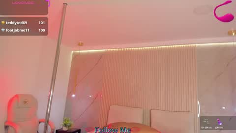 Snapshot of luminous__queen chatting on 8, 3, 2025 luminous__queen online show from 8, 3, 2025