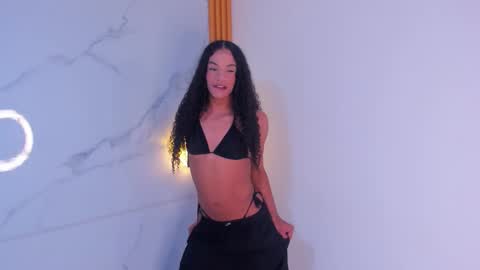 Snapshot of luminous__queen chatting on 16, 10, 2025 luminous__queen online show from 16, 10, 2025