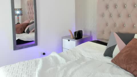 Luna And Titan  online show from 16, 3, 2026