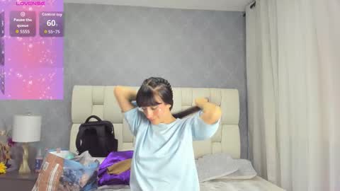 Snapshot of luna_bella3 chatting on 24, 10, 2025 Luna online show from 24, 10, 2025