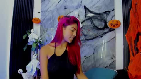 luna_ember online show from 17, 10, 2025