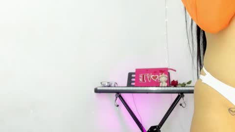 Snapshot of luna_fioree chatting on 14, 11, 2025 Luna Fioree online show from 14, 11, 2025