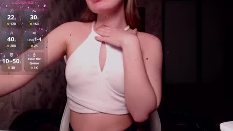 Snapshot of luna_loveisgood chatting on 10, 12, 2024 Luna online show from 10, 12, 2024