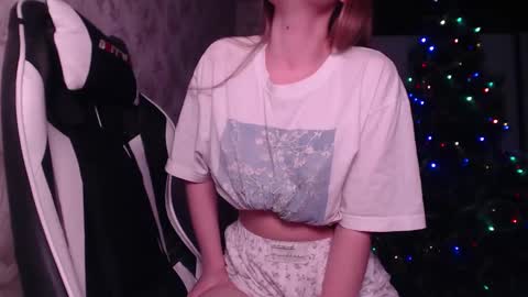 Snapshot of luna_loveisgood chatting on 24, 12, 2024 Luna online show from 24, 12, 2024