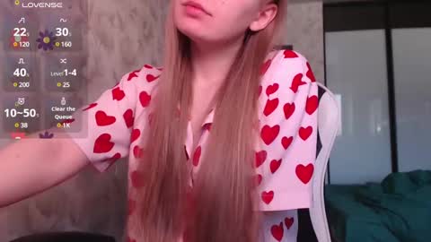 Snapshot of luna_loveisgood chatting on 6, 2, 2025 Luna online show from 6, 2, 2025