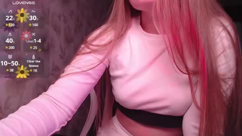 Snapshot of luna_loveisgood chatting on 8, 2, 2025 Luna online show from 8, 2, 2025