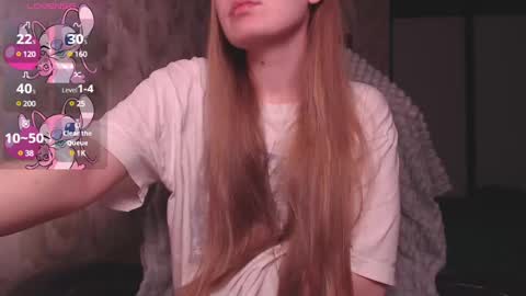 Snapshot of luna_loveisgood chatting on 23, 2, 2025 Luna online show from 23, 2, 2025