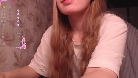 Snapshot of luna_loveisgood chatting on 19, 10, 2025 Luna online show from 19, 10, 2025