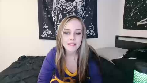 Snapshot of luna_lovelyy chatting on 13, 10, 2025 Luna online show from 13, 10, 2025