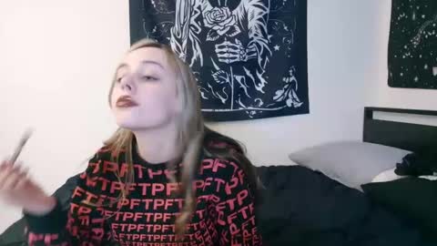 Snapshot of luna_lovelyy chatting on 14, 10, 2025 Luna online show from 14, 10, 2025