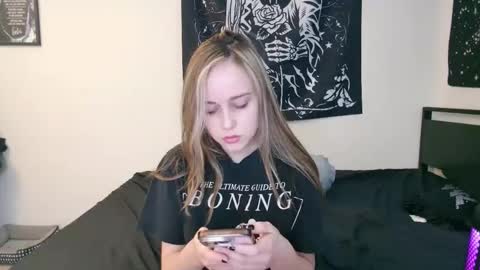 Snapshot of luna_lovelyy chatting on 16, 10, 2025 Luna online show from 16, 10, 2025