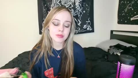 Snapshot of luna_lovelyy chatting on 21, 10, 2025 Luna online show from 21, 10, 2025