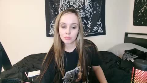 Snapshot of luna_lovelyy chatting on 21, 10, 2025 Luna online show from 21, 10, 2025