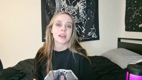 Snapshot of luna_lovelyy chatting on 23, 10, 2025 Luna online show from 23, 10, 2025