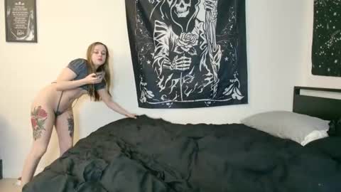 Snapshot of luna_lovelyy chatting on 2, 11, 2025 Luna online show from 2, 11, 2025