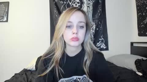 Snapshot of luna_lovelyy chatting on 5, 11, 2025 Luna online show from 5, 11, 2025