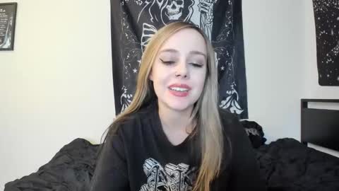 Snapshot of luna_lovelyy chatting on 11, 11, 2025 Luna online show from 11, 11, 2025