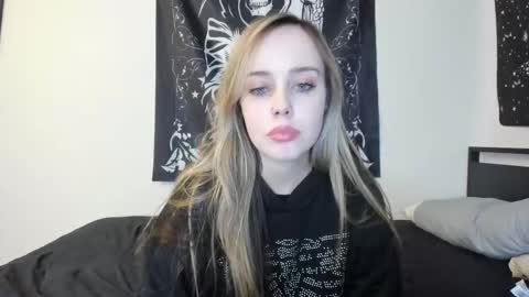 Snapshot of luna_lovelyy chatting on 13, 11, 2025 Luna online show from 13, 11, 2025