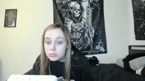 Snapshot of luna_lovelyy chatting on 20, 11, 2025 Luna online show from 20, 11, 2025